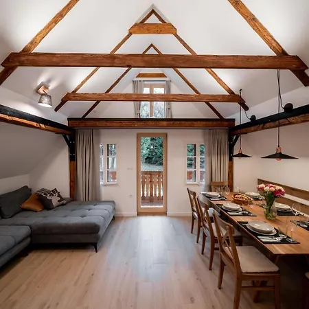 House Leska アパート *